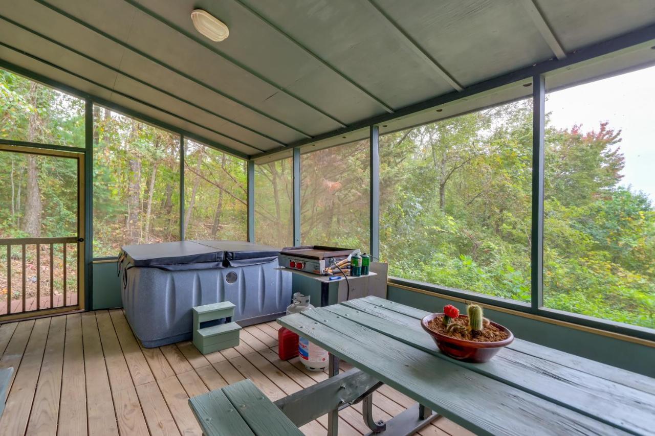 Mountaintop Ellijay Cabin With Private Hot Tub Экстерьер фото